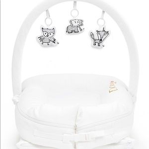 Dockatot toy arch NWT